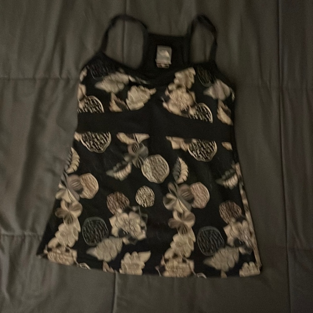 North face women’s racer back tank; size small